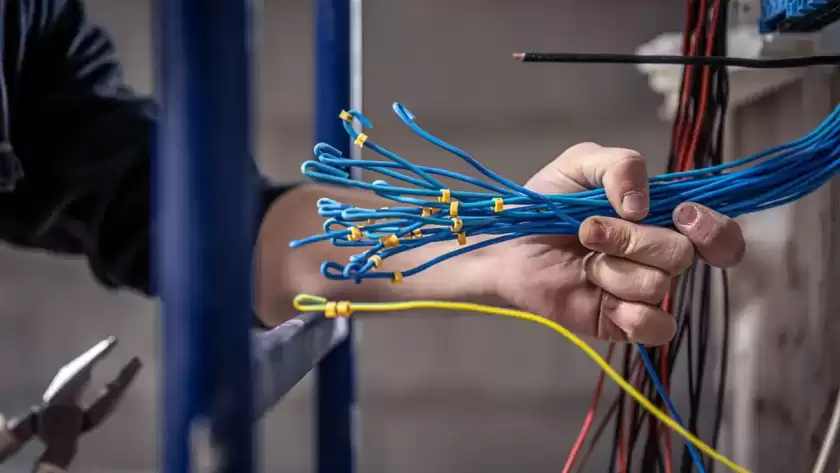Selección de cables y conductores en instalaciones eléctricas industriales: guía completa