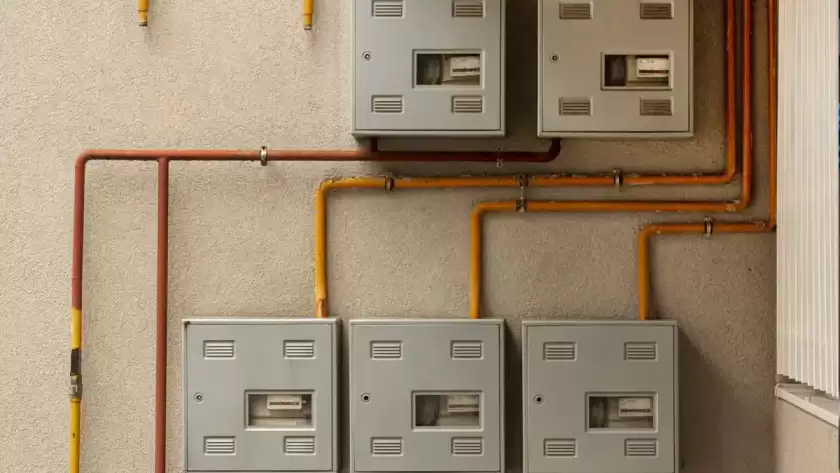 Guía completa para la instalación de cuadros eléctricos en plantas industriales