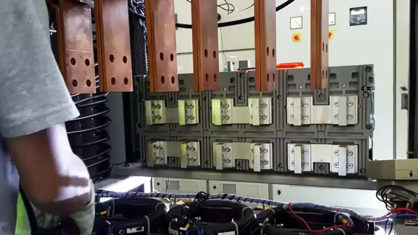 Guía completa para la instalación de sistemas de energía de respaldo: ups y generadores